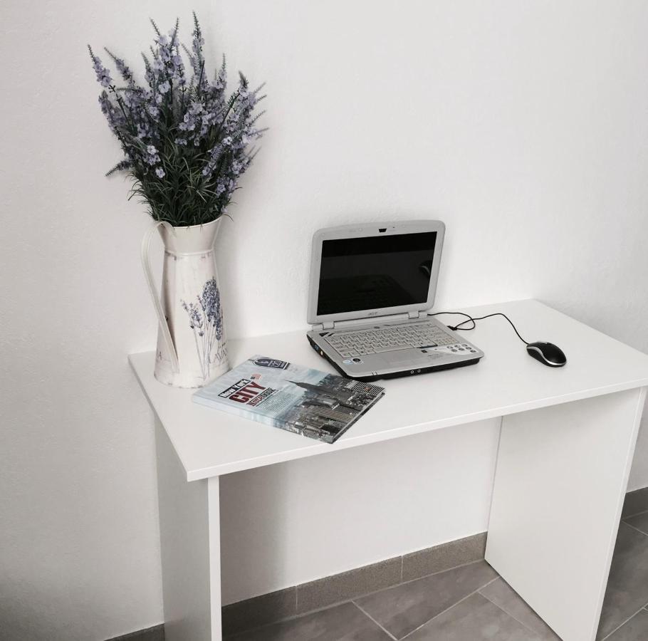 Smart Hotel Rooms Near Metro 24/7 Kijów Zewnętrze zdjęcie